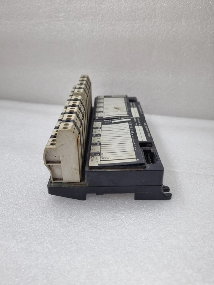 GE FANUC IC670CHS002E I/O BASE 2 TIER BOX TERMINAL MADE IN USA